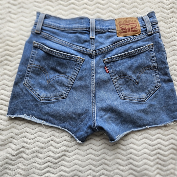 Levi's Classic Blue Jean Shorts - Picture 2 of 8